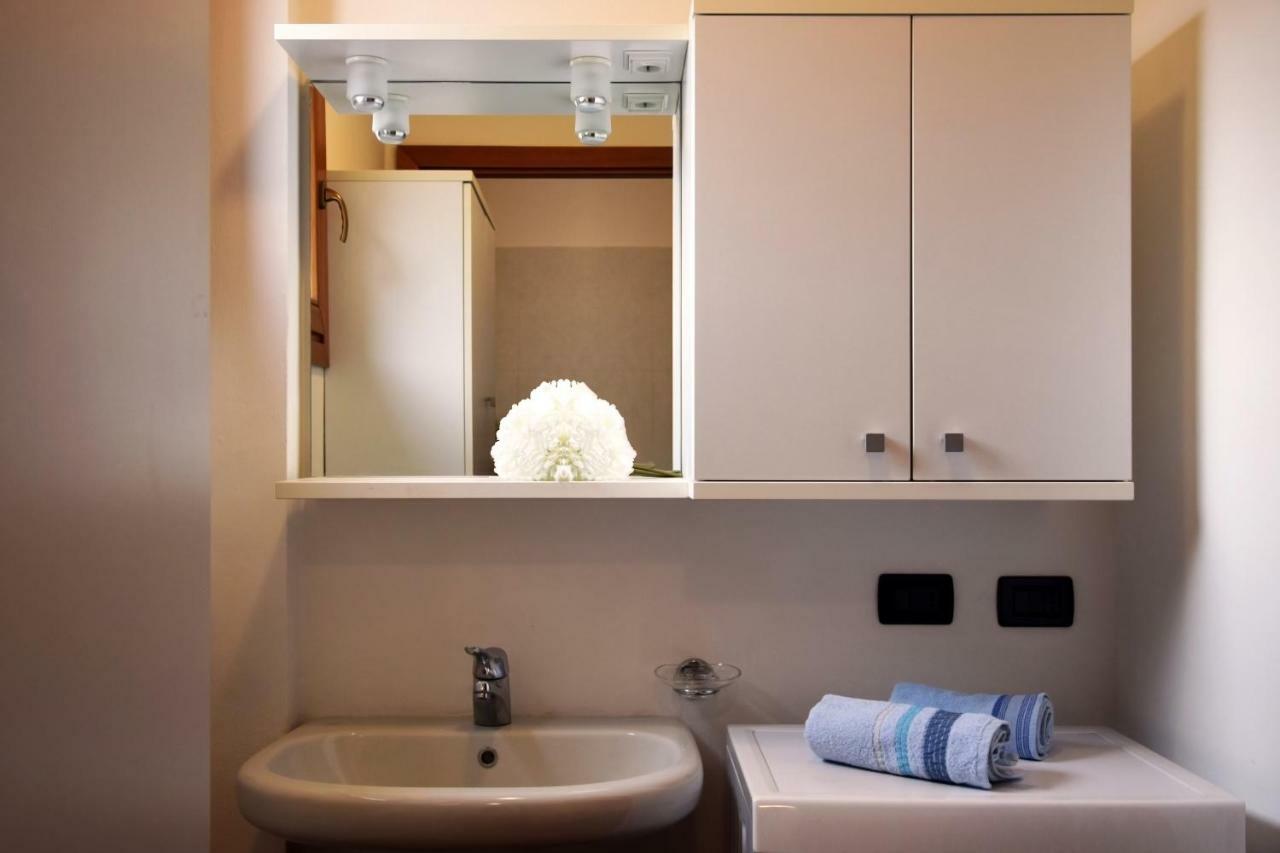 In Suite Lake 1 Изео Екстериор снимка